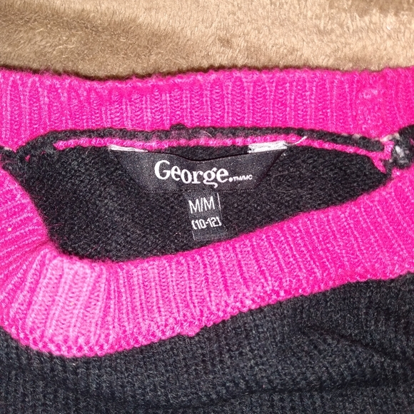 3/$15 Girls heart sweater - Picture 2 of 2